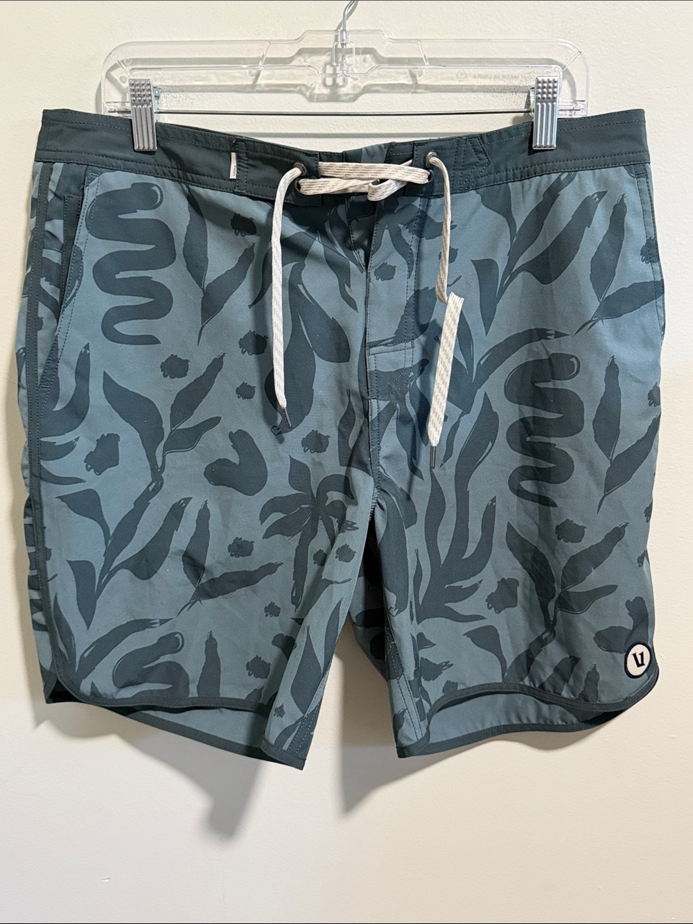 Men’s Vuori Cruise BoardShorts 7” Size 34